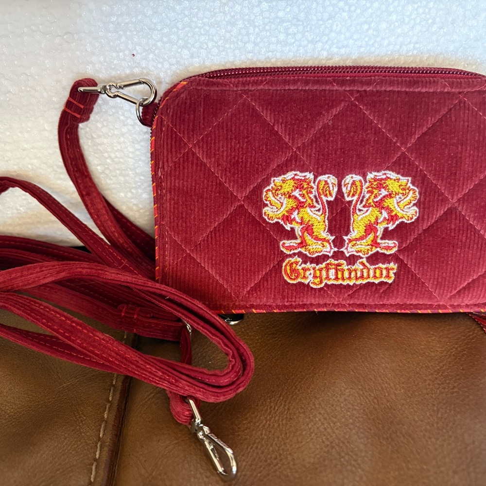 Vera Bradley Harry Potter Gryffindor Red Quilted mini Crossbody Bag wallet
